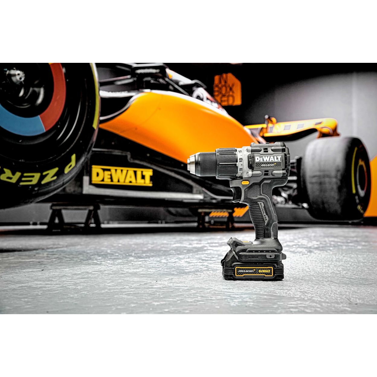 Ударная дрель-шуруповерт DEWALT McLaren Limited Edition DCD85ME2GT, 18 В, 2000 об/мин, с 2 АКБ 1.7 Ач и ЗУ, в кейсе TSTAK