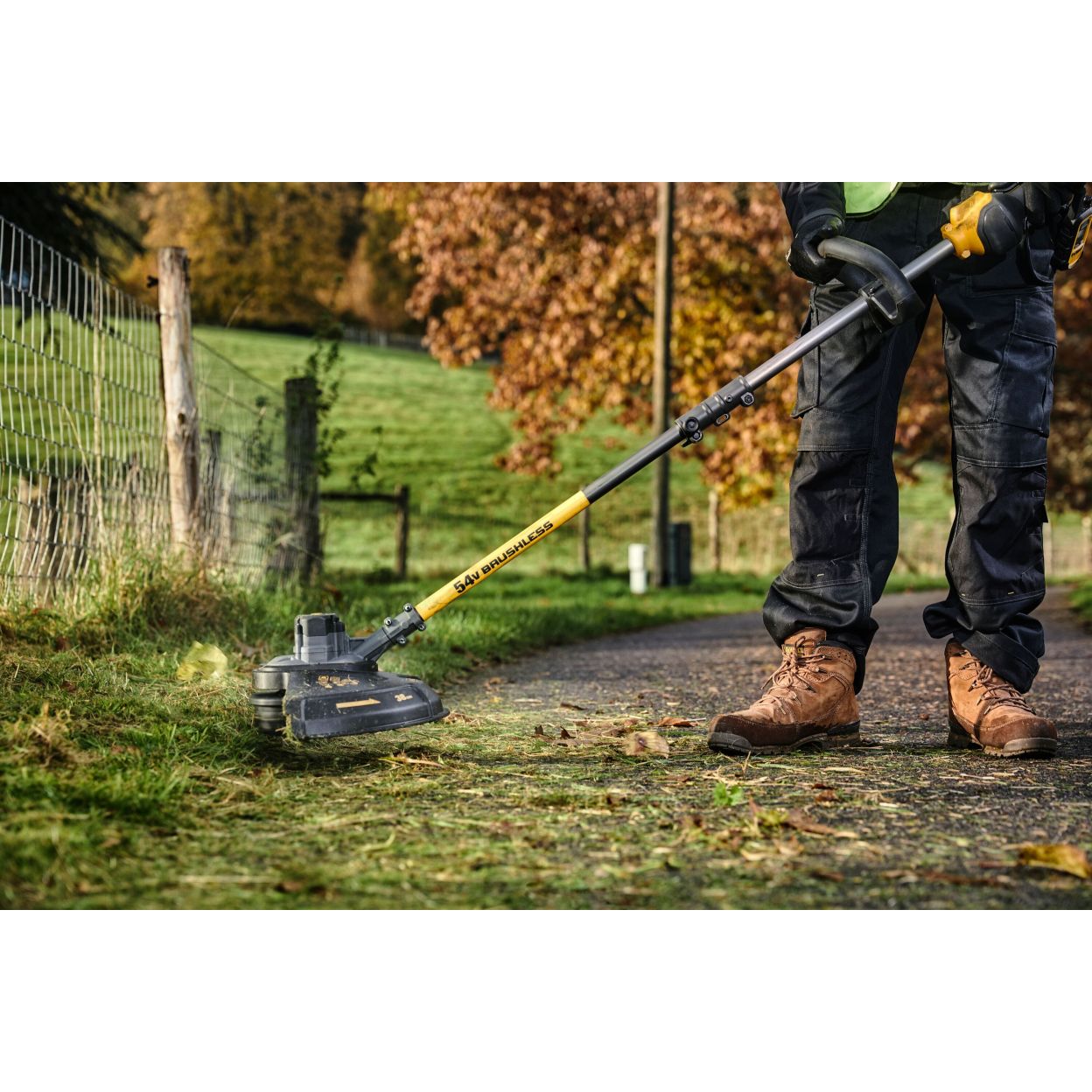 Аккумуляторный триммер DEWALT DCM571X1, 54 В, 5500 об/мин, с АКБ 3 Ач и ЗУ (DCM571X1N-XJ)