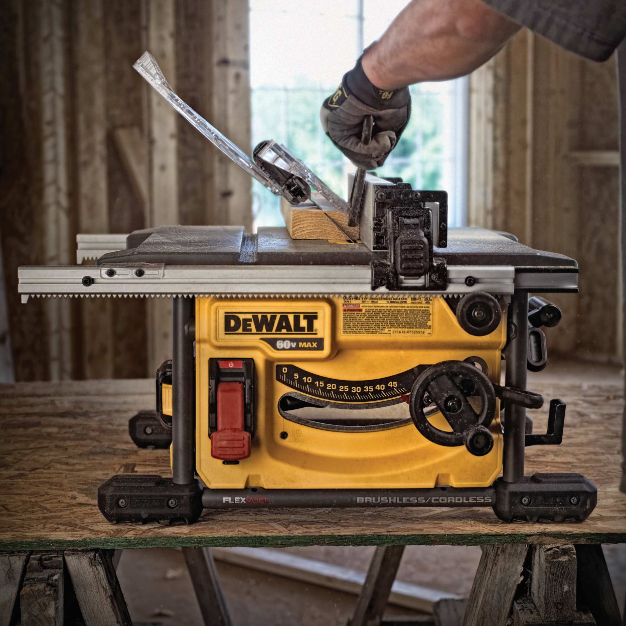 Аккумуляторная дисковая настольная пила DEWALT DCS7485NB, 60 В, 216 мм, 5800 об/мин, без АКБ и ЗУ (DCS7485B-A9)