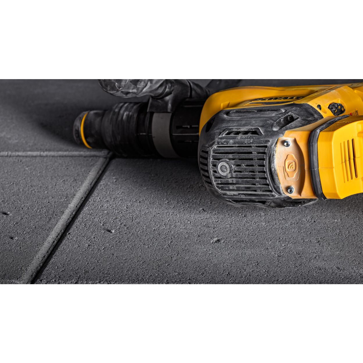 Аккумуляторный отбойный молоток DEWALT DCH832N, 54 В, 10.5 Дж, 2900 уд/мин, без АКБ и ЗУ, в кейсе (DCH832N-XJ)