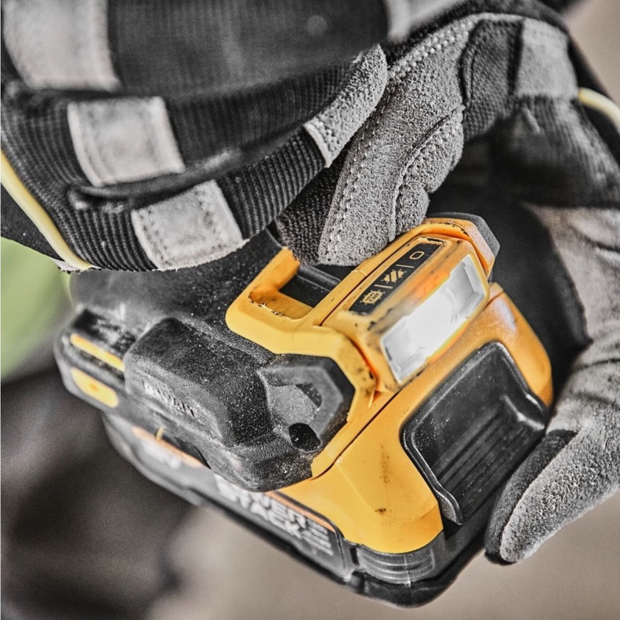 Аккумуляторная дрель-шуруповерт DEWALT DCD800P2LRT, 18 В, 2000 об/мин, с 2 АКБ 5 Ач и ЗУ, в кейсе TSTAK (DCD800P2LRT-QW)