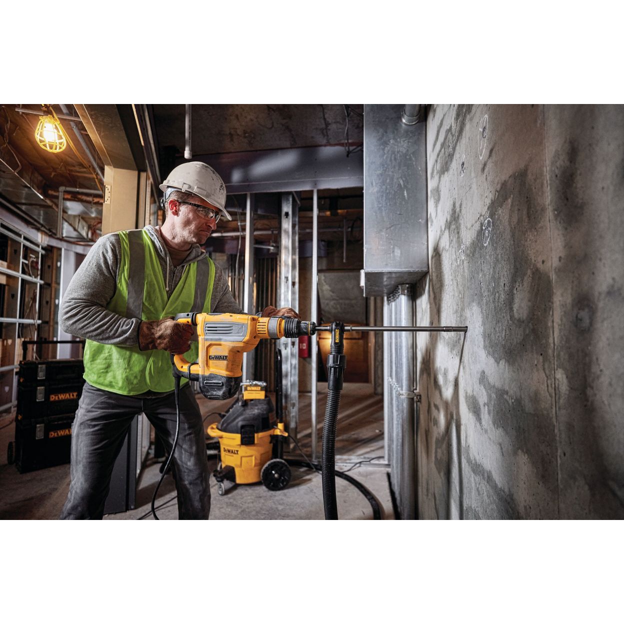 Перфоратор DEWALT D25614K, 1350 Вт, 10.5 Дж, 2900 уд/мин, в кейсе (D25614K-QS)