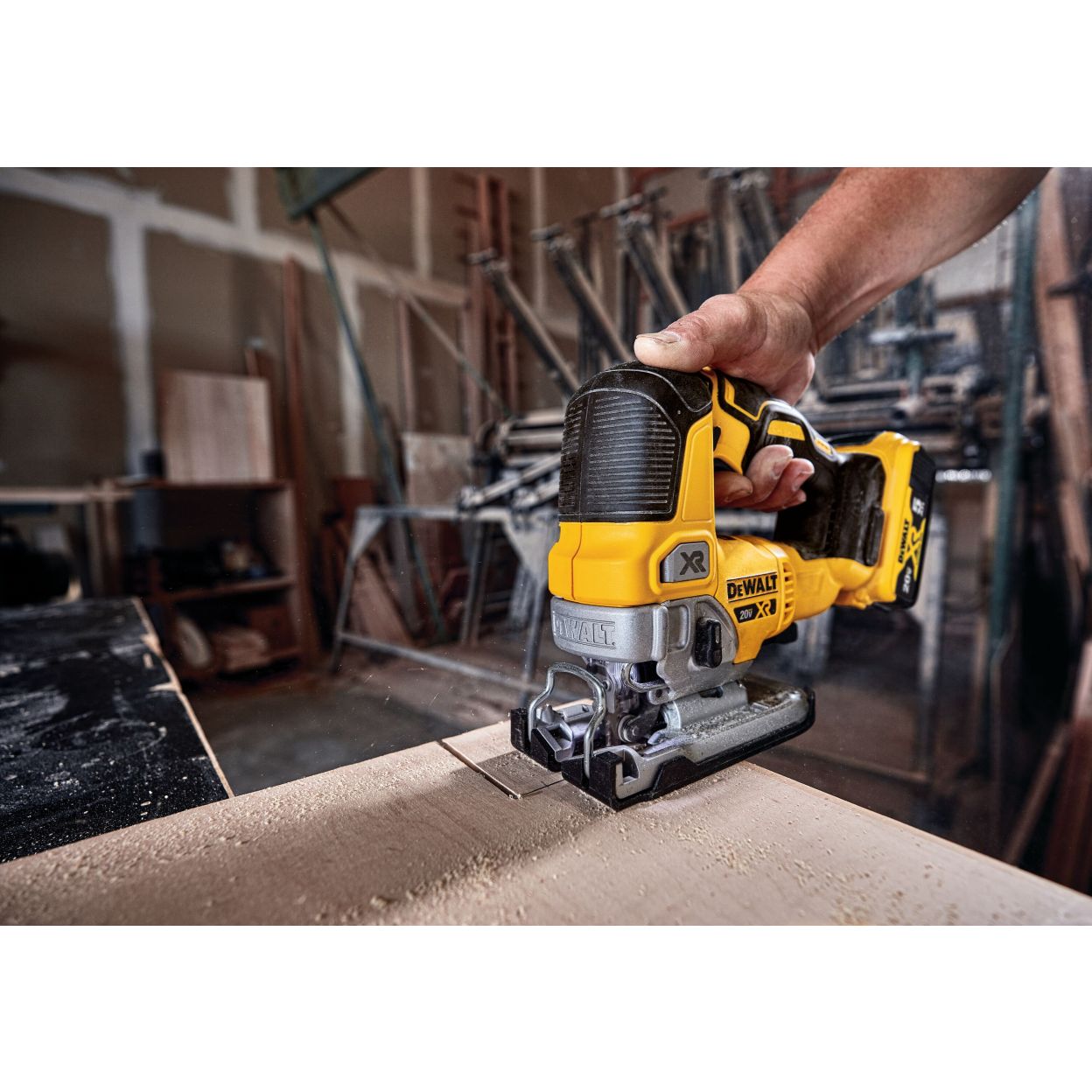 Аккумуляторный лобзик DEWALT DCS334BP1, 20 В, 3200 ход/мин, 26 мм, с АКБ 5 Ач и ЗУ (DCS334BP1-XJ)