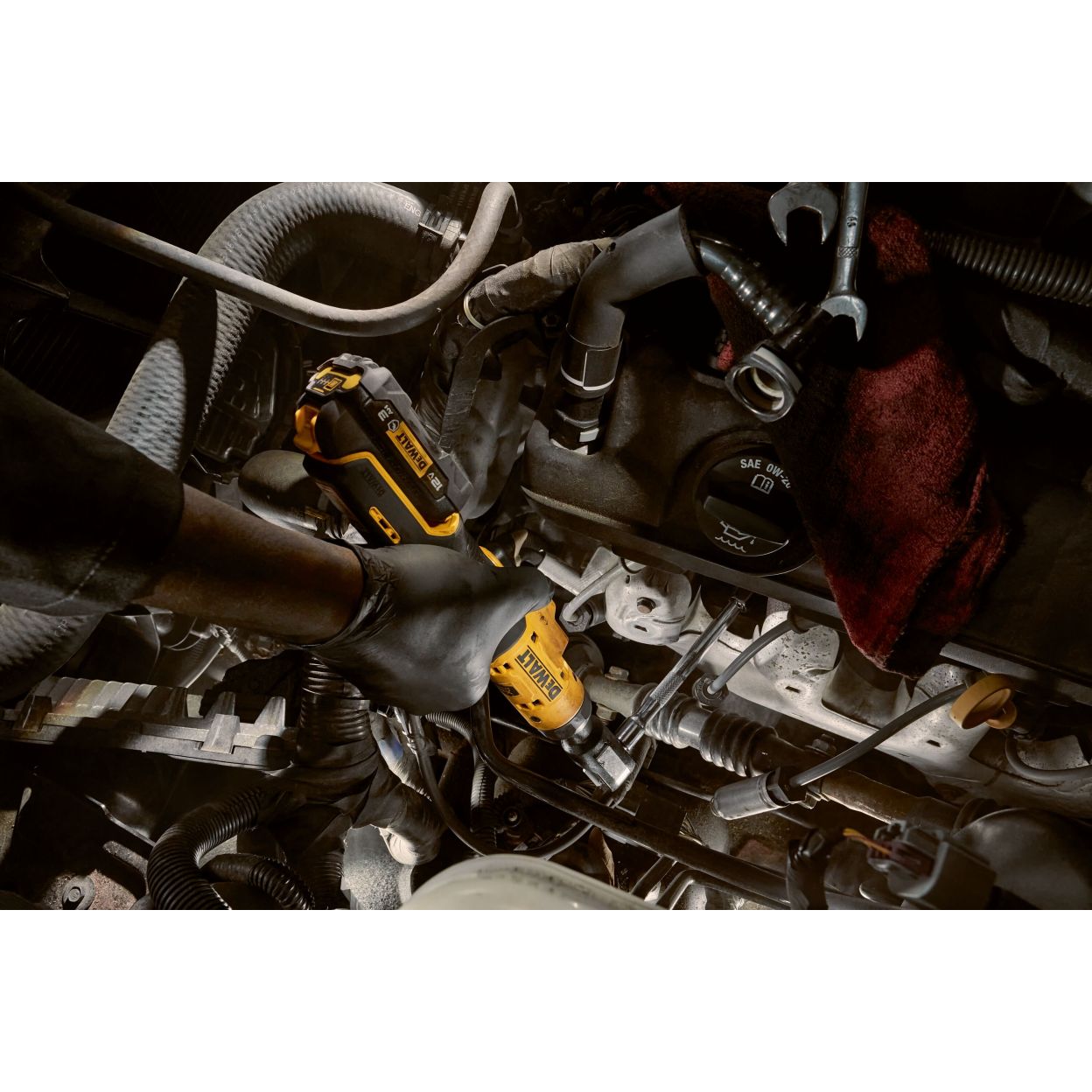Аккумуляторный угловой гайковерт DEWALT DCF503D1, 12 В, 81.3 Нм, 250 об/мин, с АКБ 2 Ач и ЗУ, в сумке (DCF503D1-QW)