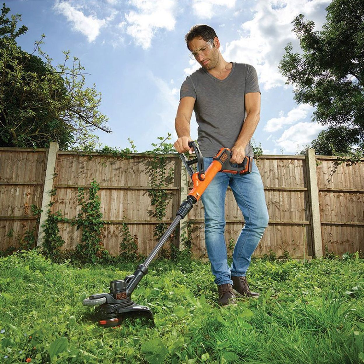 Триммер STC1820EPC + колесная база CM100, BLACK+DECKER, 18В, 2Ач, 28см