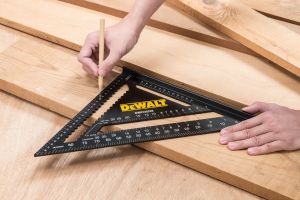 Кровельный угольник DEWALT DWHT25228-0, метрический, 30 см