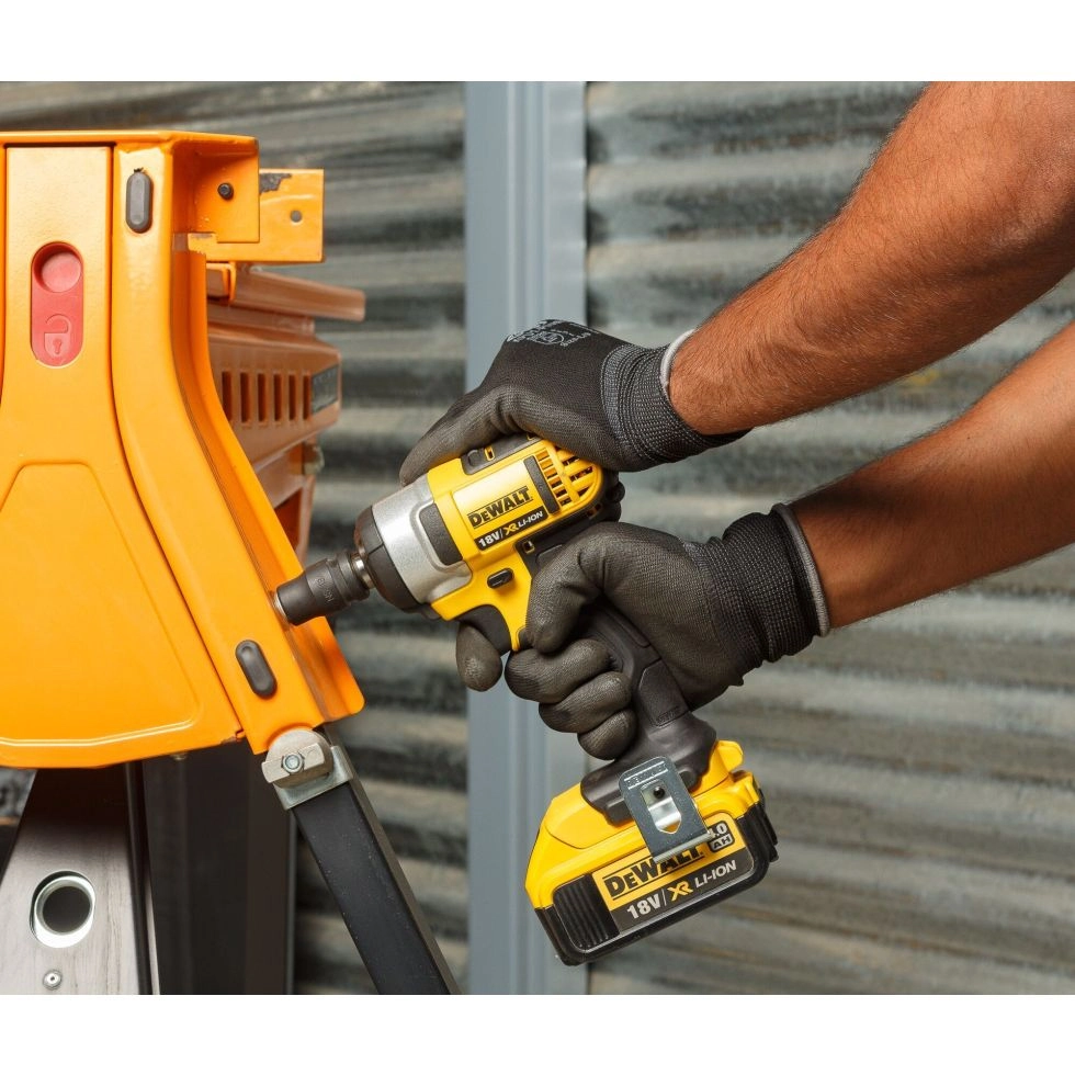 DEWALT DCF880N 18 2700 2300 203 880 DeWALT