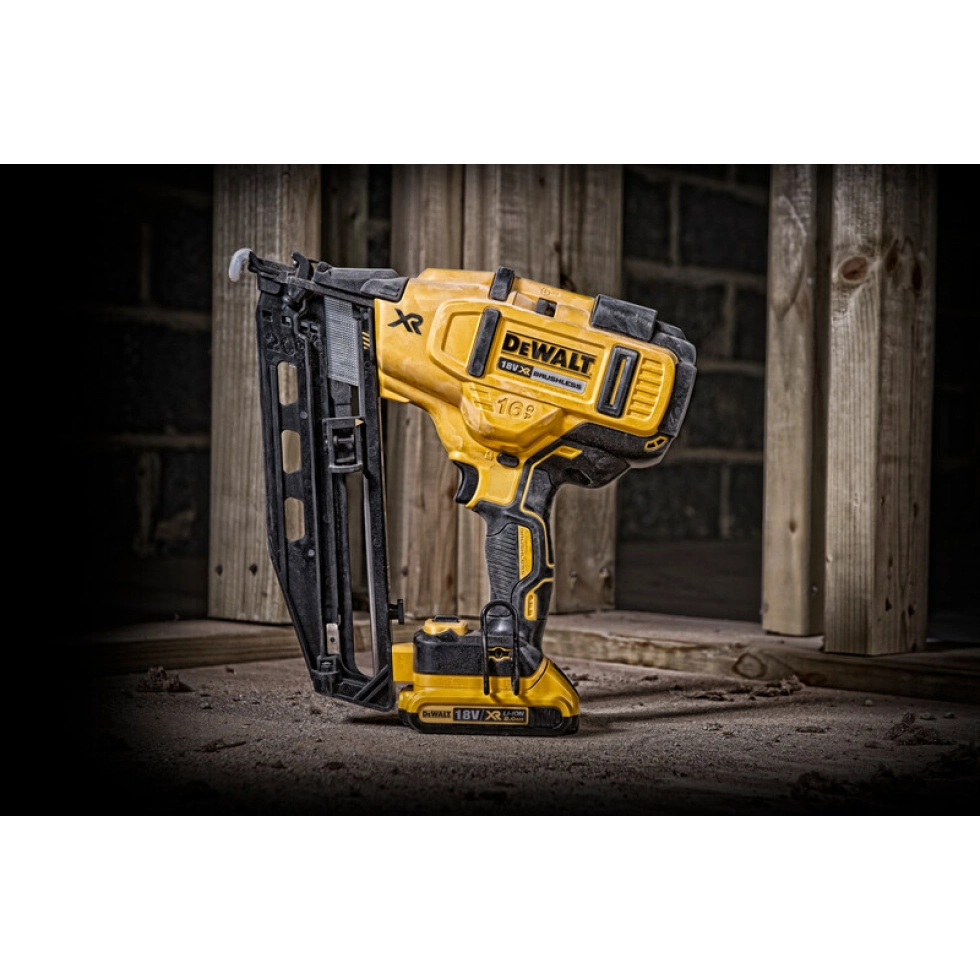 DEWALT DCN660D2 18 XR 2 2 660 2 DeWALT