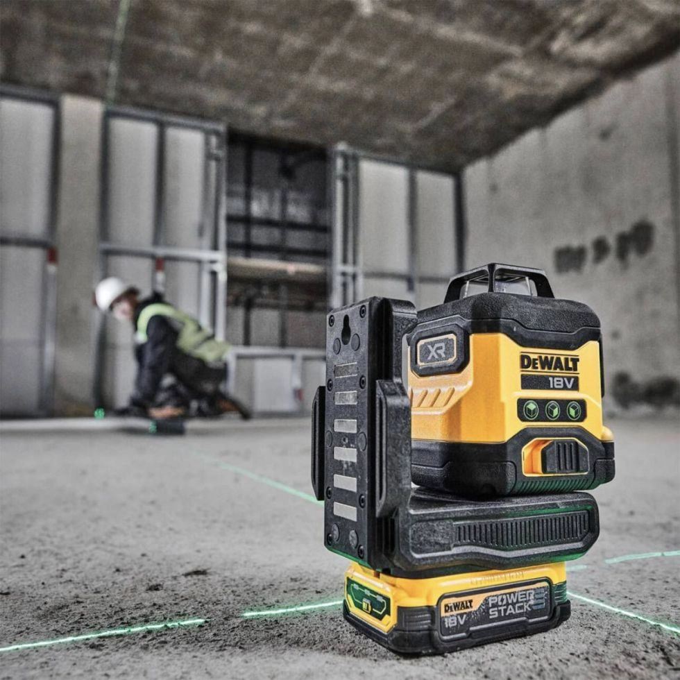Dewalt laser 18v clearance