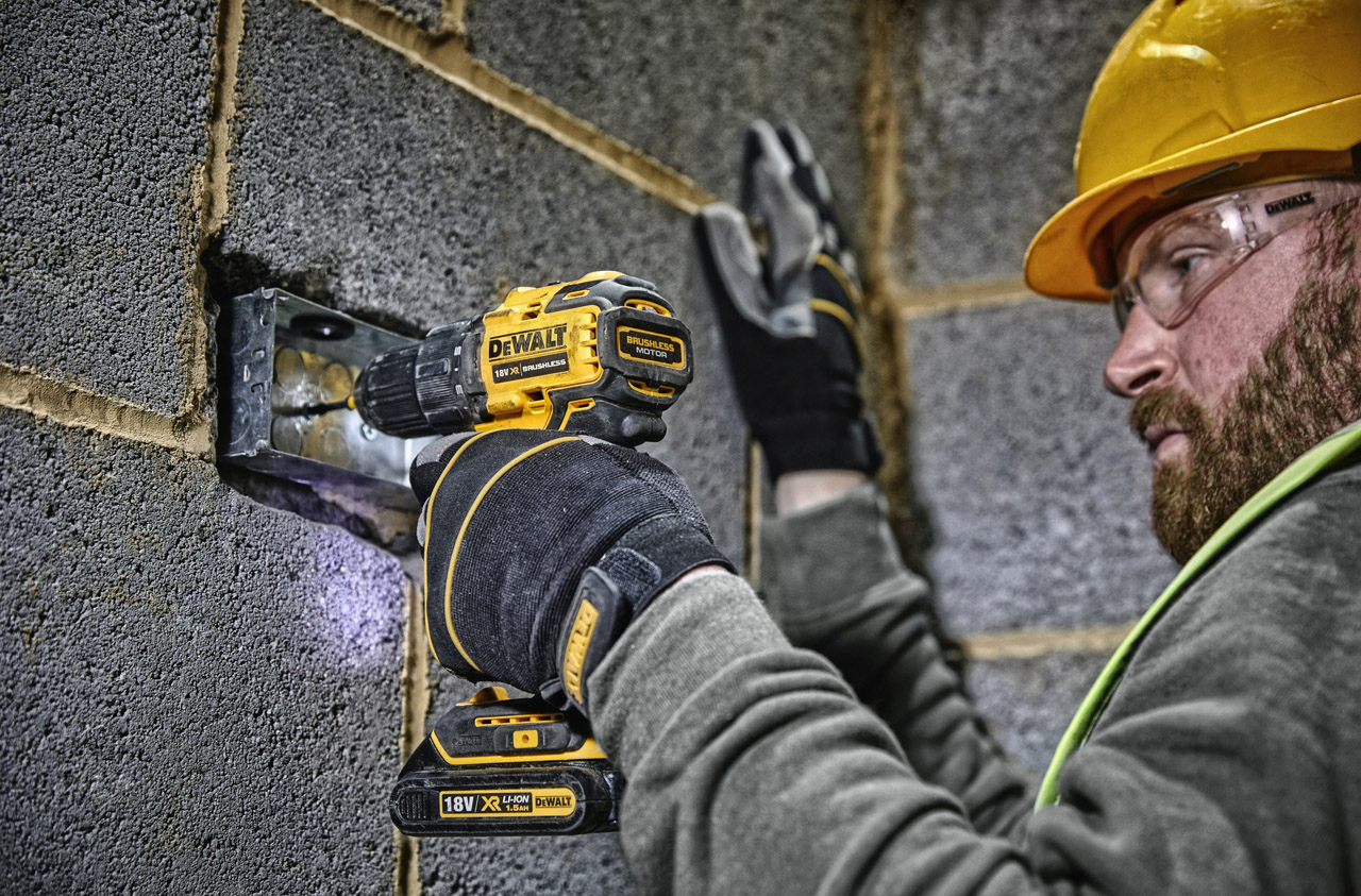 Аккумуляторная безударная бесщеточная дрель-шуруповерт 18В DEWALT DCD708N без АКБ и ЗУ