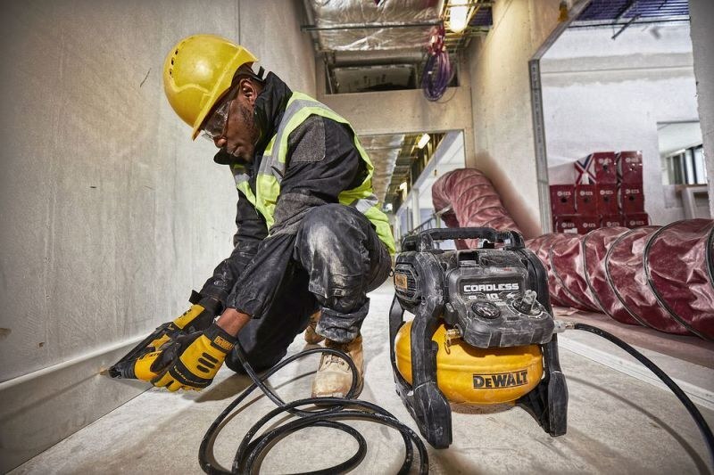 DEWALT DCC1054N 54 9.3 10 1054 DeWALT