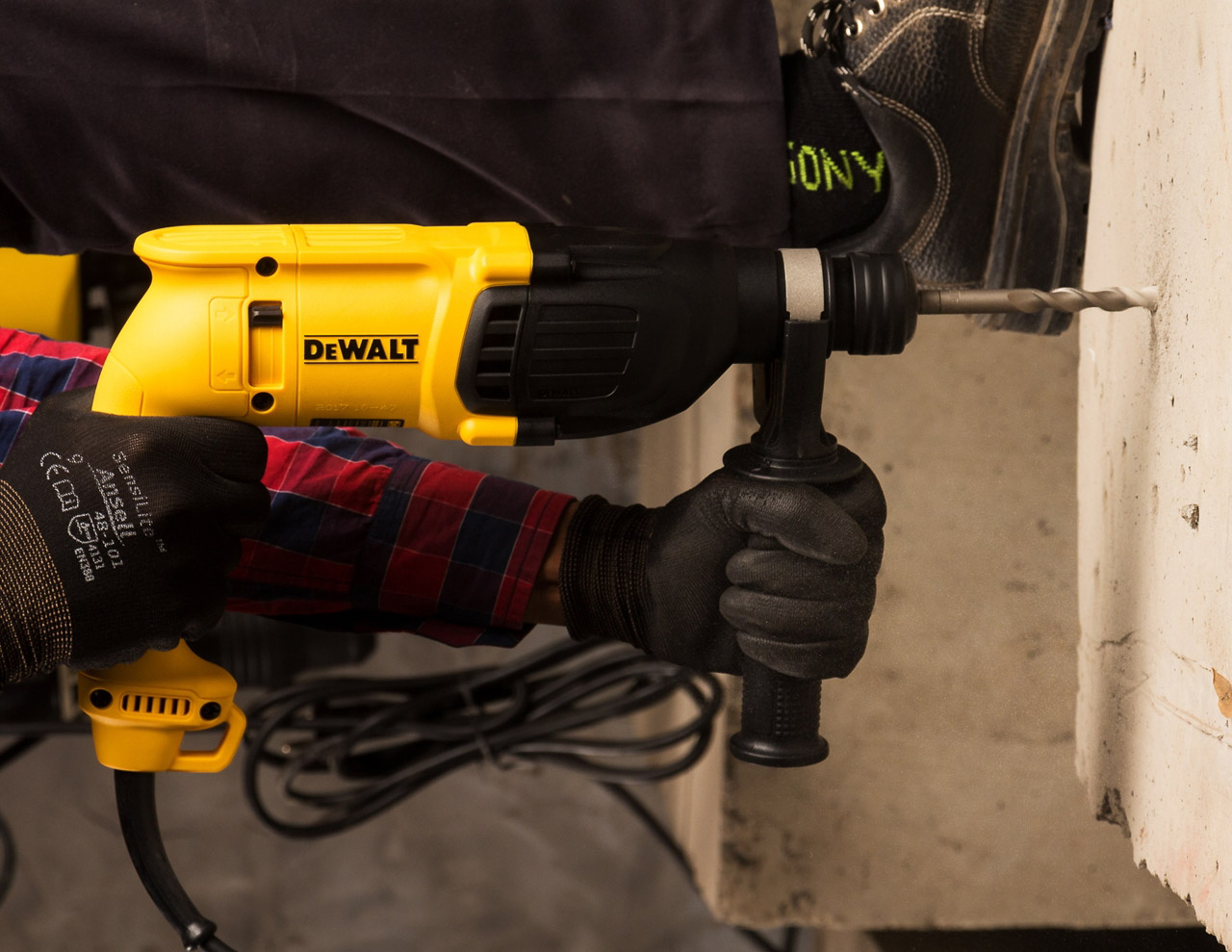 Перфоратор SDS-plus 710 Вт 21Дж DEWALT D25033