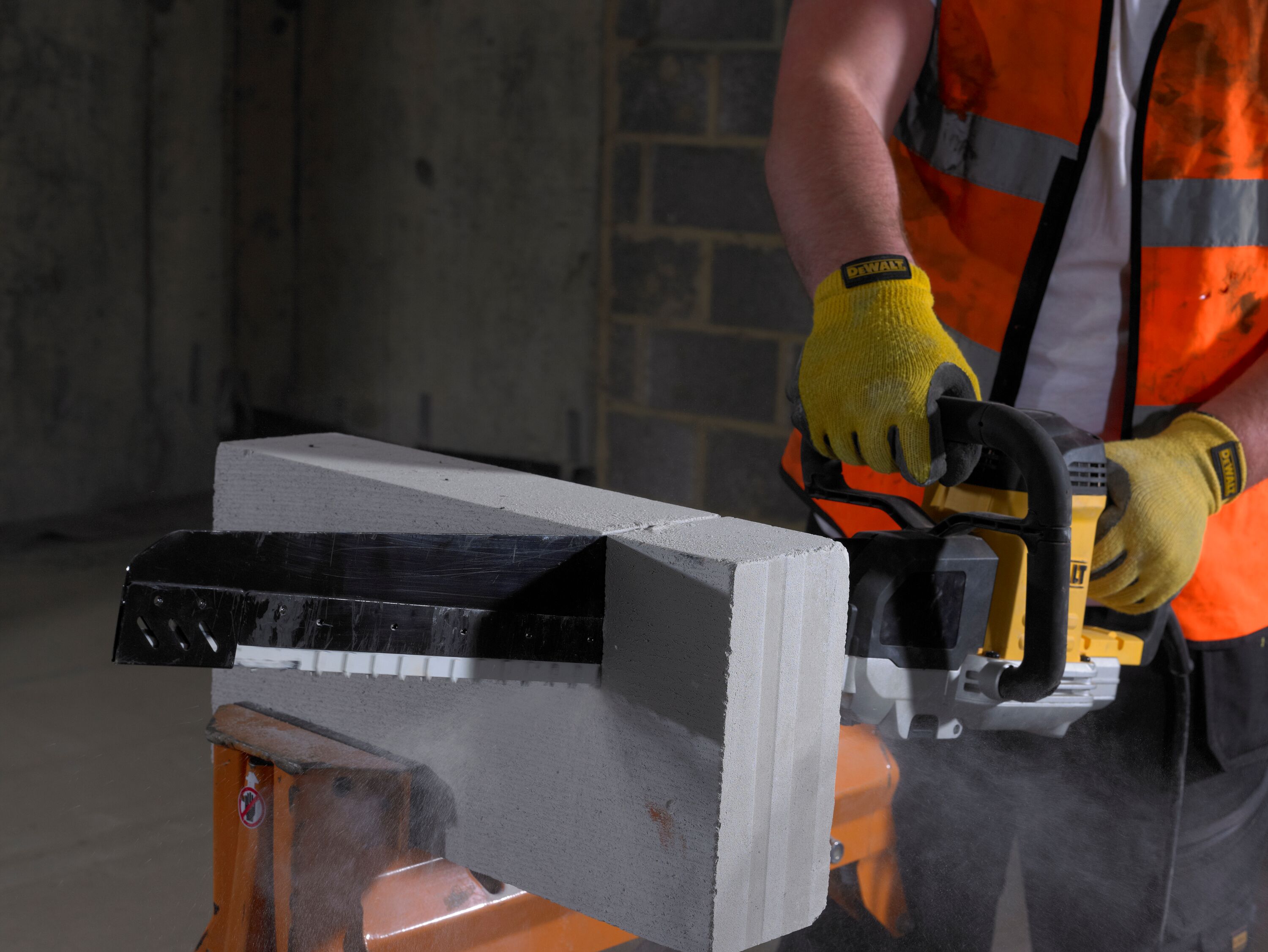 Аллигаторная пила DEWALT DWE399 1700 Вт 3000 ходмин 40 мм DWE399-QS