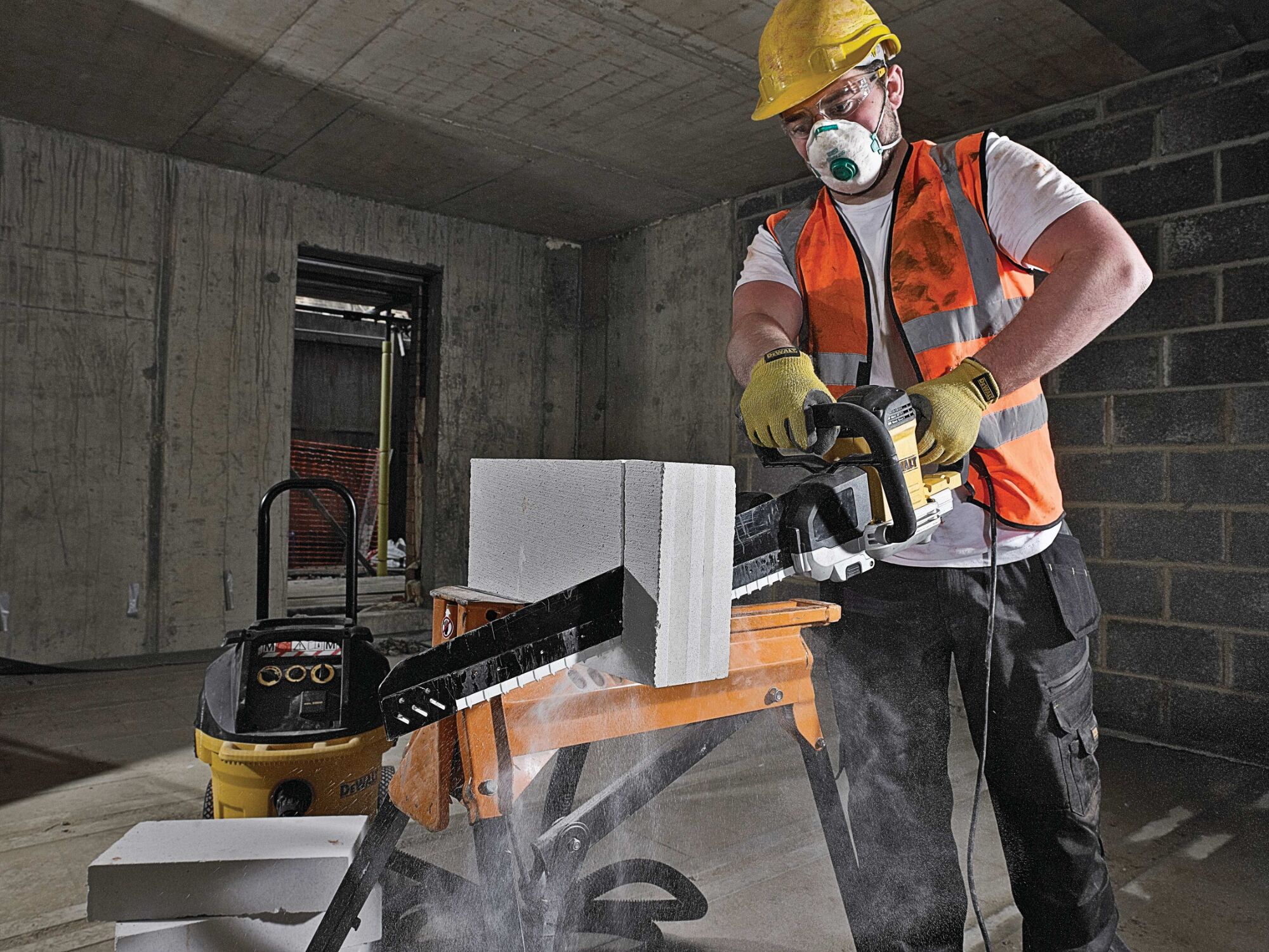 Аллигаторная пила DEWALT DWE399 1700 Вт 3000 ходмин 40 мм DWE399-QS