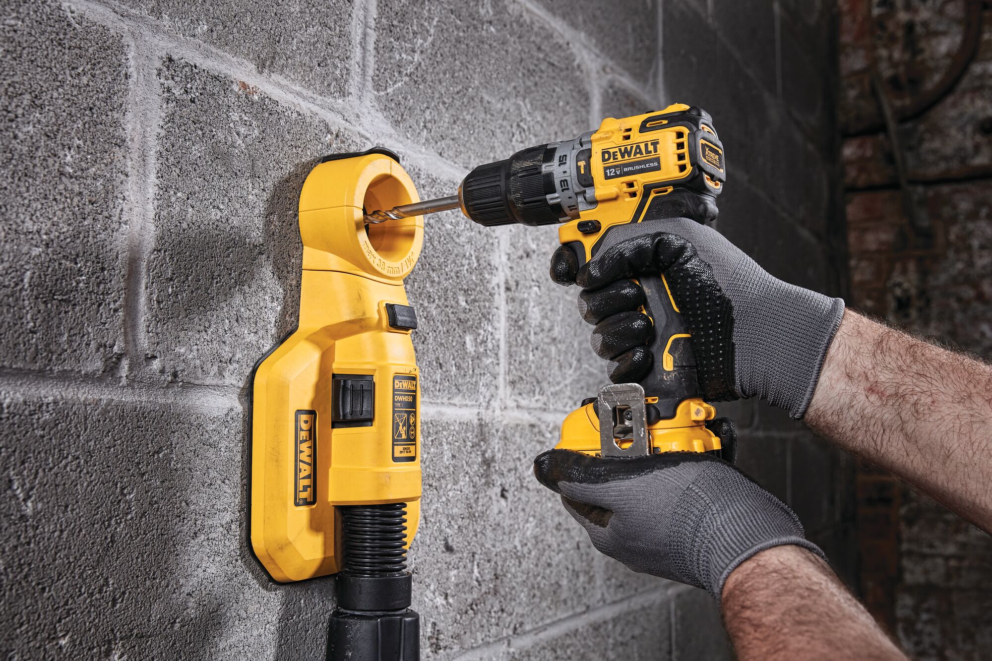 Аккумуляторная бесщеточная ударная дрель-шуруповерт DEWALT, 12 В, 1500 об/мин, 25500 уд/мин, с 2 АКБ 2 Ач и ЗУ, в кейсе TSTAK, DCD706D2