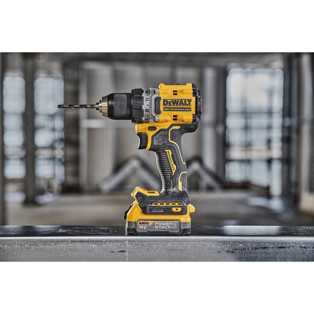 Аккумуляторная безударная бесщеточная дрель-шуруповерт DEWALT DCD800E1T, 18 В, PowerStack 1.7Ач