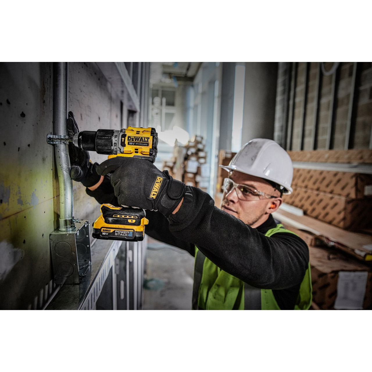 Аккумуляторная ударная бесщеточная дрель-шуруповерт DEWALT DCD805E1T, 18 В, аккумулятор PowerStack 1.7Ач