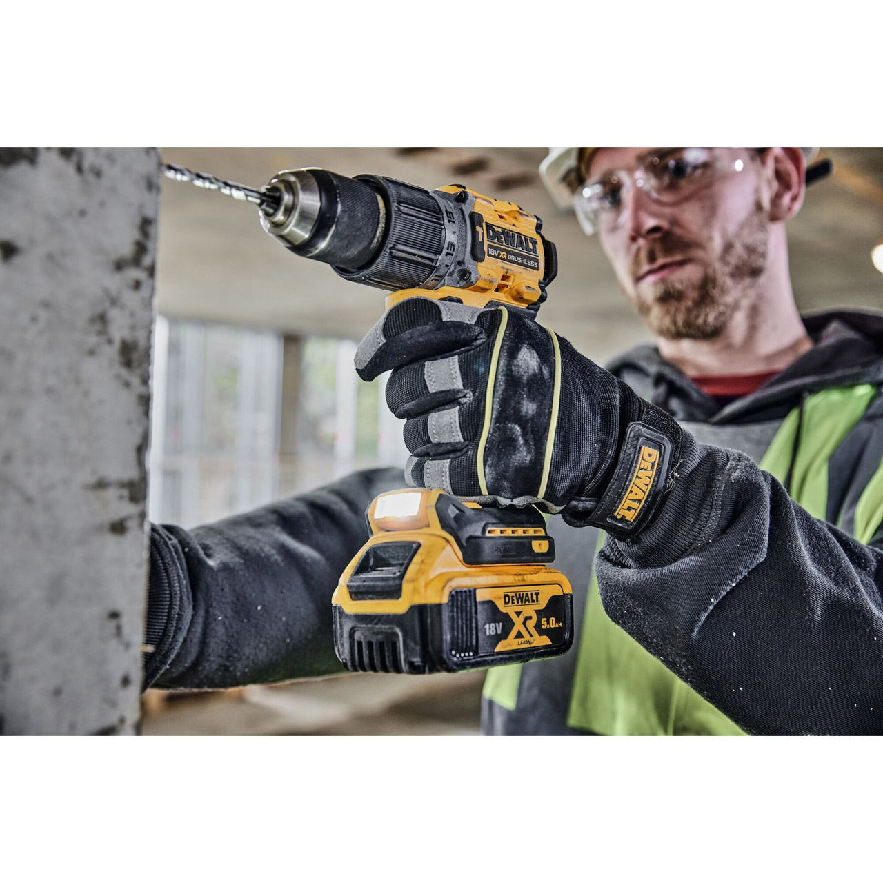 Аккумуляторная ударная бесщеточная дрель-шуруповерт DEWALT DCD805P2T, 18 В, 2 акб 5Ач