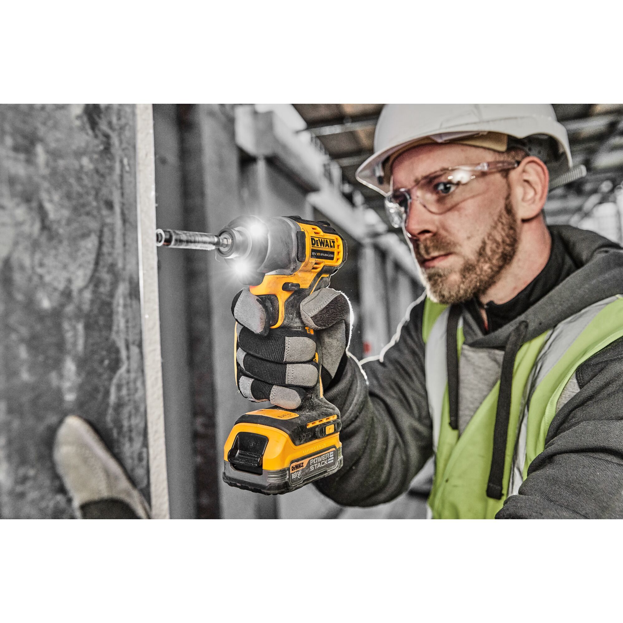 Аккумуляторный бесщеточный импульсный шуруповерт DEWALT DCF840E1T 18 В XR